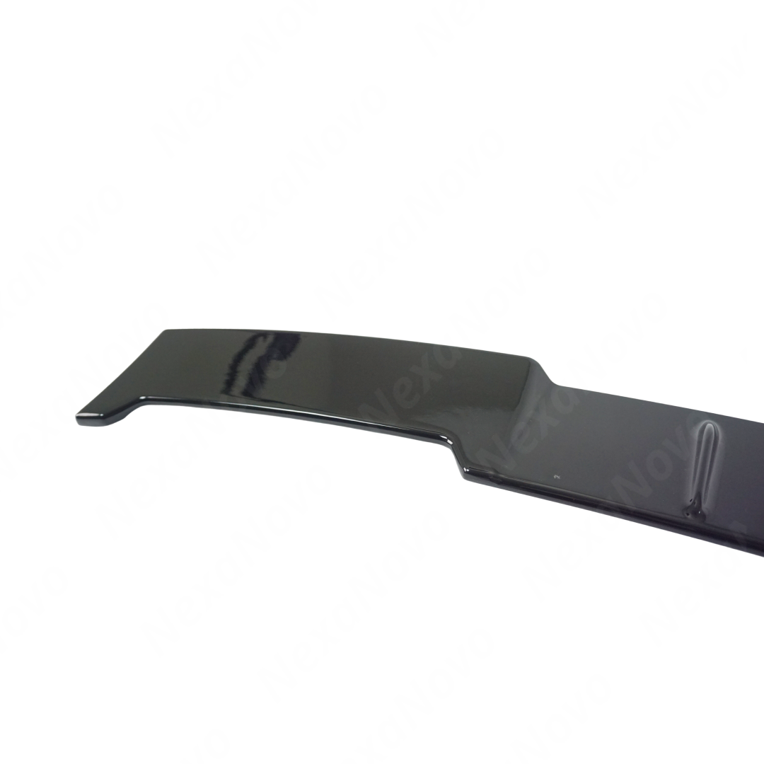 Aggressive NaxaNovo VTEN design on a 2021-2022 BMW G22 roof.