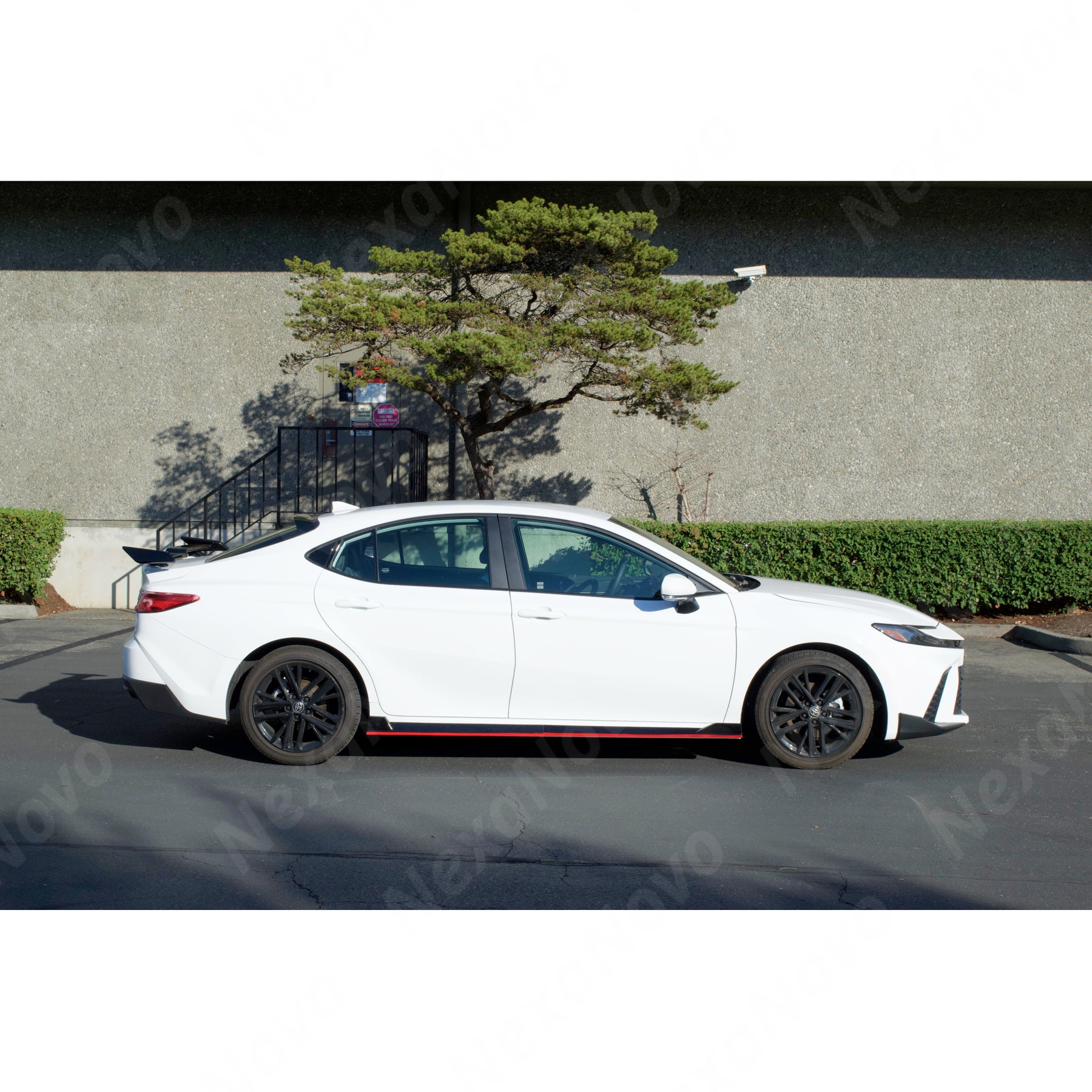 NexaNovo High-Performance Gloss Black Rear Wing for Camry 2025-2027.