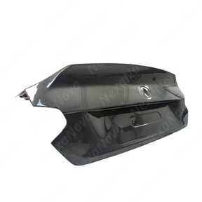 NexaNovo CS style carbon fiber trunk lid on a white BMW G87 M2