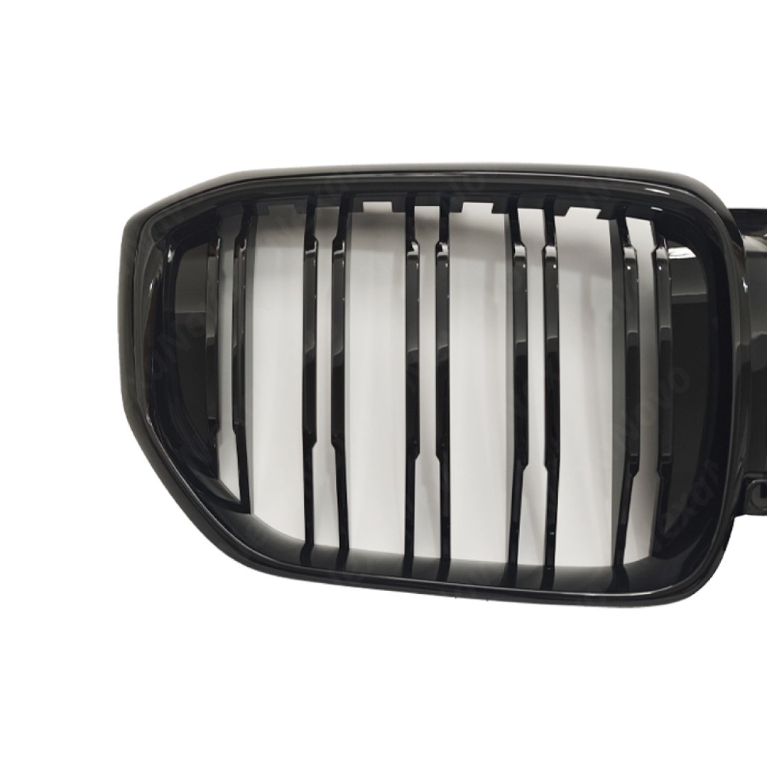 Detailed shot of the reinforced factory-style mounting clips on the NexaNovo X5 grille
