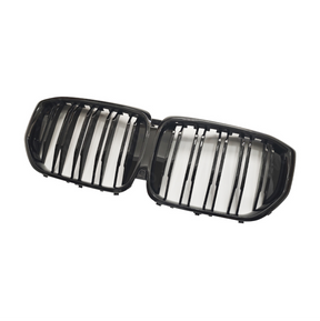 Side-angled view showing the deep 3D profile of the double slat design on the G05 LCI