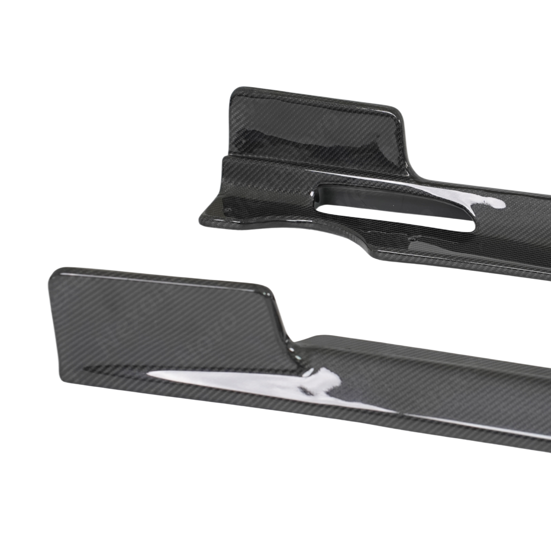 Detailed shot of the UV-resistant NexaNovo high-gloss clear coat on the X7 double carbon rockers