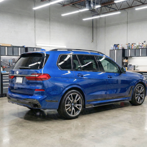 Direct side profile of the NexaNovo authentic double-sided carbon fiber side skirts for 2019-2022 X7