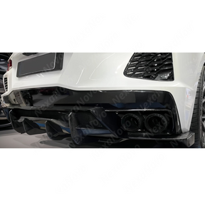 Premium Rear Lip Spoiler in Carbon Fiber for Chevrolet C8 (2020-2025) by NexaNovo.
