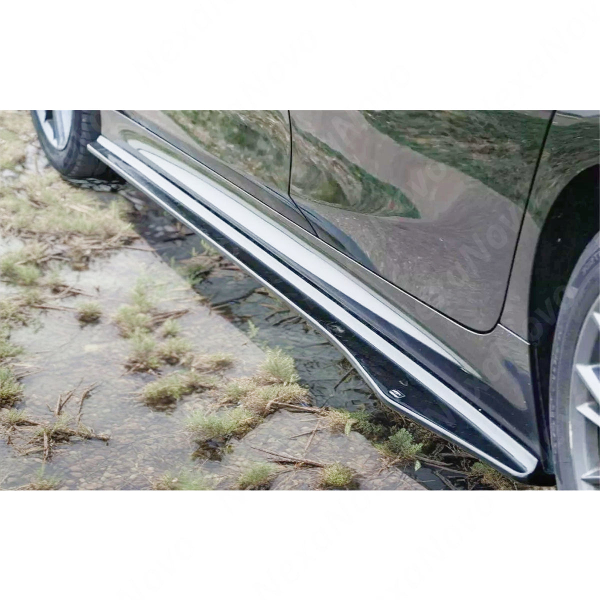 Side body skirt splitter under spoiler for BMW 330e Plug-in Hybrid 2019-2025 by NexaNovo.
