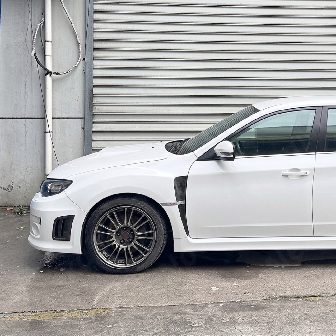 Side perspective highlighting the aerodynamic profile of the carbon print side air ducts