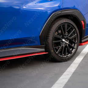 Side body skirt splitter under spoiler in product packaging